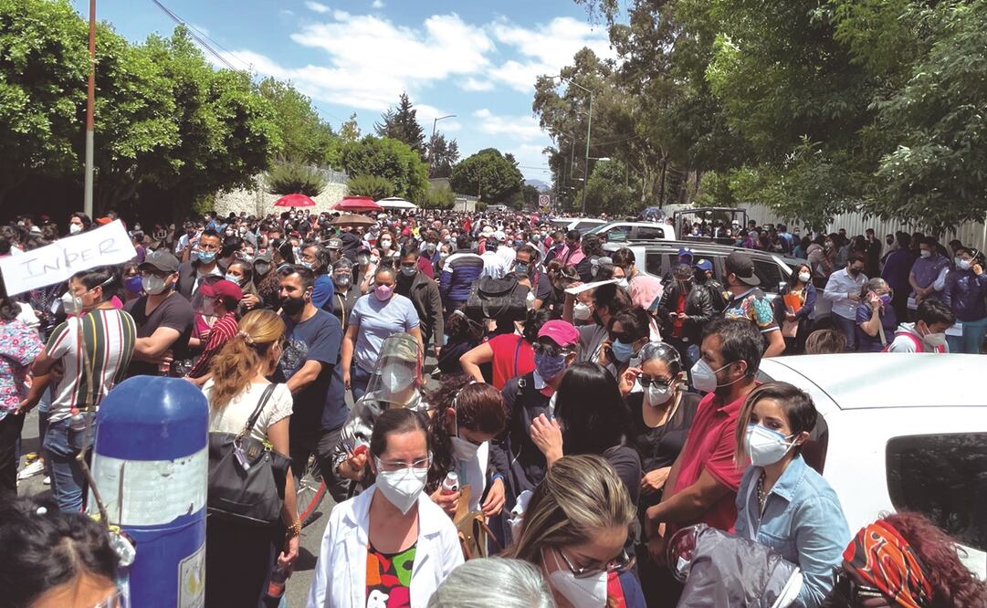 Cientos de médicos del sector privado protestan porque se niegan a aplicarles el antídoto. Foto: Tomada de redes