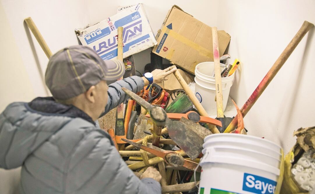 En el multifamiliar de Tlalpan los damnificados conservan herramientas donadas.  (CRISTOPHER ROGEL. EL UNIVERSAL)