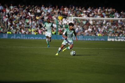 Diego Lainez regresa a la titularidad en triunfo del Betis