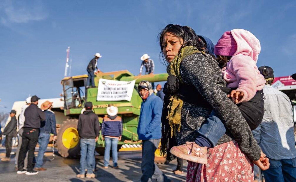  En Calera, Zacatecas, manifestantes tomaron la caseta de cobro de Víctor Rosales, en la carretera federal 45. Foto: Diana Valdez / EL UNIVERSAL