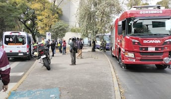 Choque entre pipa de gas y transporte público en Coyoacán; seis personas resultan lesionadas