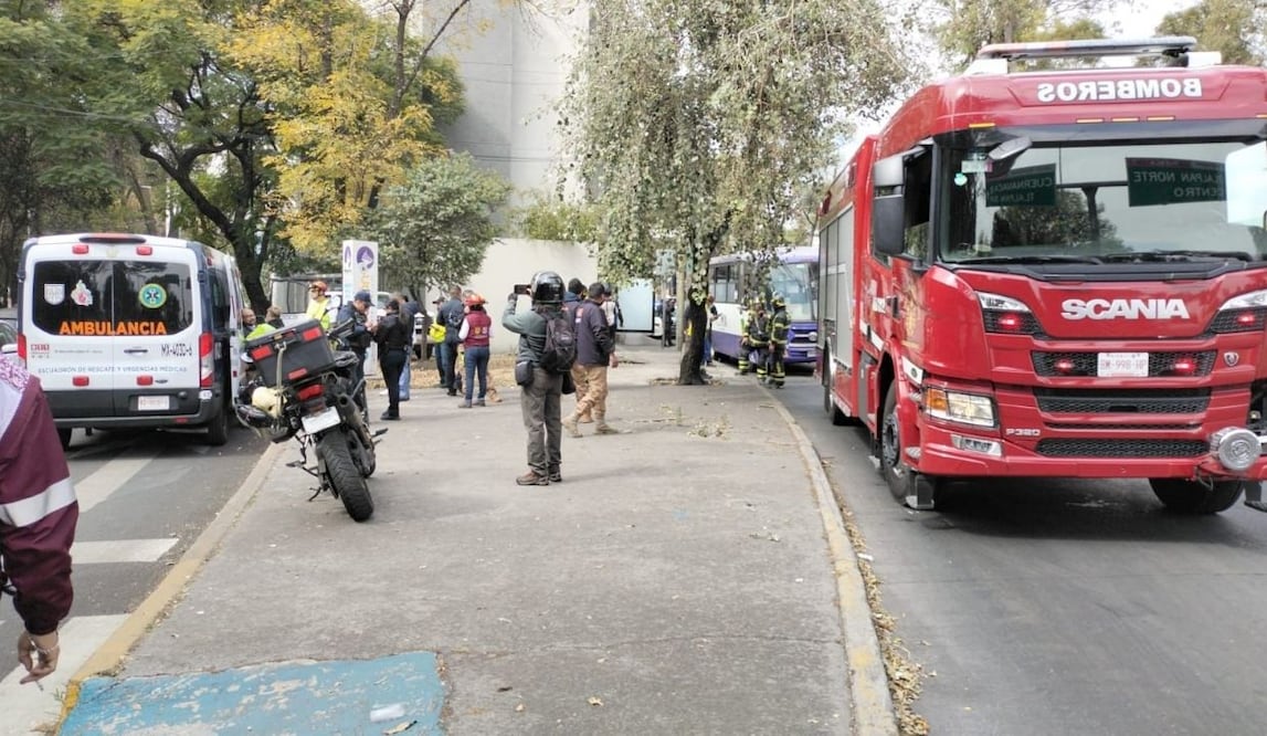Choque entre pipa de gas y transporte público en Coyoacán; seis personas resultan lesionadas. Foto: Especial