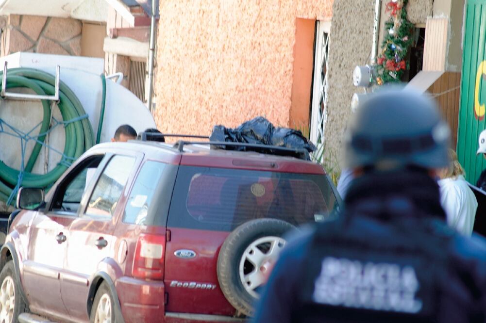 En Chilpancingo fueron encontrados seis cuerpos decapitados. Sobre el toldo de una camioneta sólo hallaron los cráneos. (JOSÉ HERNÁNDEZ. EL UNIVERSAL)