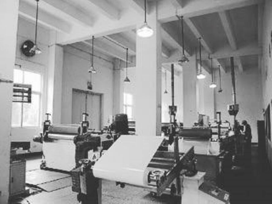 Una fotografía de la fábrica en China de productos para combatir la contaminación de plástico fue presentada por la guatemalteca Ana Gabriela Rubio Zea en Facebook. FOTO: FACEBOOK