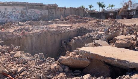 Hallan túnel entre escombros de la casa confiscada a Amado Carrillo Fuentes en Sonora