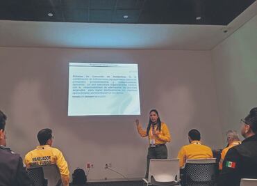 Capacitan a expertos contra incendios