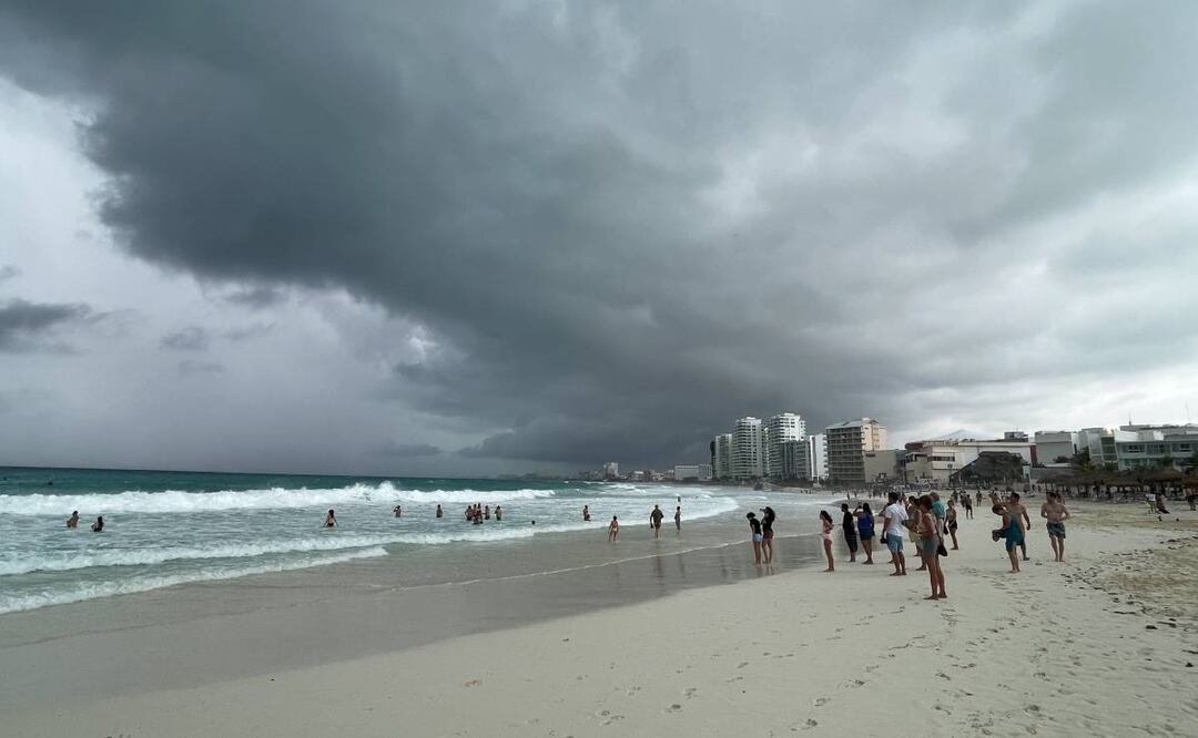Dicho sistema continúa su trayectoria sobre el Océano Atlántico. Foto: Cuartoscuro/El Universal