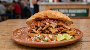 Cómo preparar una guacamaya, el antojito de Guanajuato