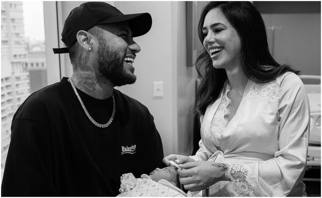 Neymar sosteniendo a su bebé recién nacida / FOTO: Instagram @neymarjr