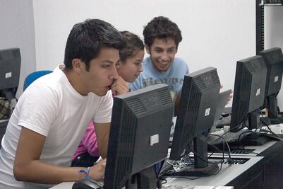 Cibernovios, fenómeno de las redes sociales: experto