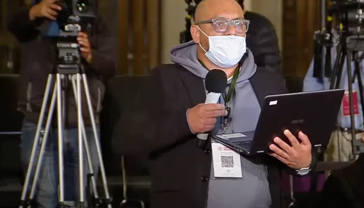 Reportero se confiesa empleado del gobierno