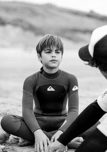 Piqué acude a partido donde sonó nueva canción de Shakira, esta fue su reacción 