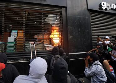 Librería lamenta daños durante marcha por Ayotzinapa