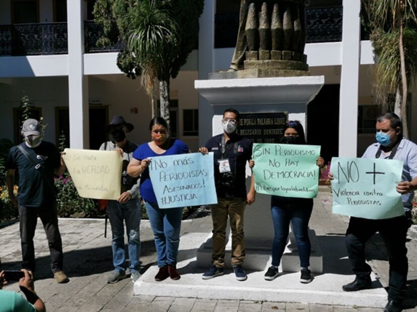 Periodistas se manifiestan en Segob; minuto a minuto de las protestas en todo el país