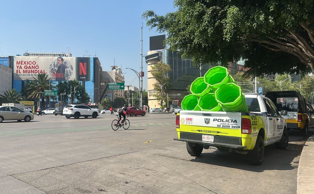 Elementos de tránsito realizan los cortes viales sobre Reforma y Bucareli por las movilizaciones de la CNTE. Foto: Juan Carlos Williams / EL UNIVERSAL