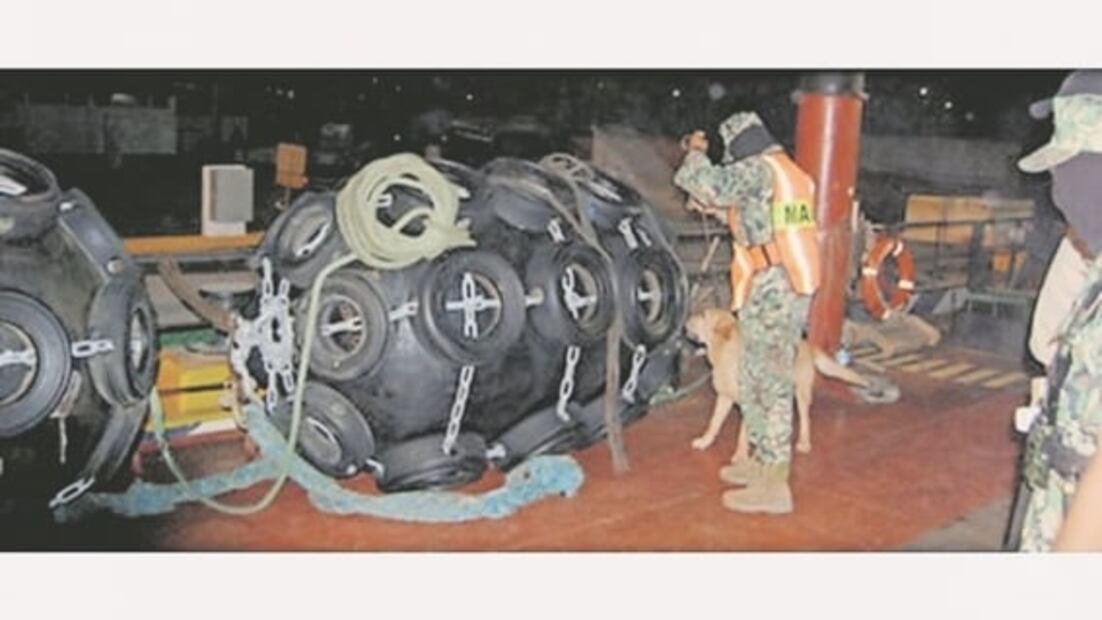 Saquean piratas seis plataformas de Pemex