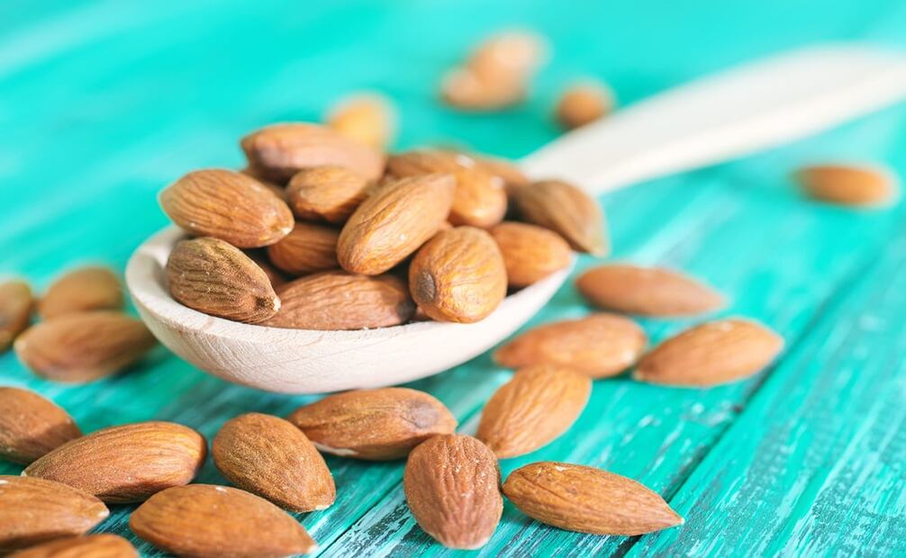 Las almendras son fuente de nutrientes esenciales para el cuerpo. Foto: iStock