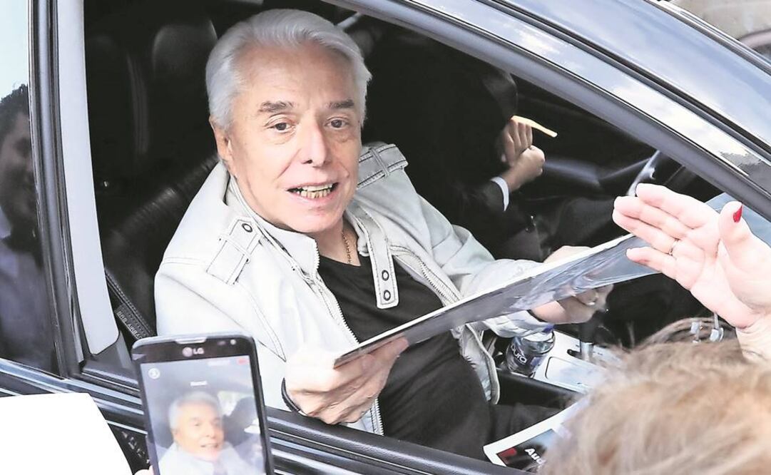 El cantante a su llegada a el Auditorio Nacional previo al show (ARIEL OJEDA. EL UNIVERSAL)