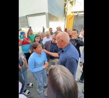 Captan en video reunión del Jefe del Parlamento de Venezuela con familiares de presos políticos; promete excarcelaciones