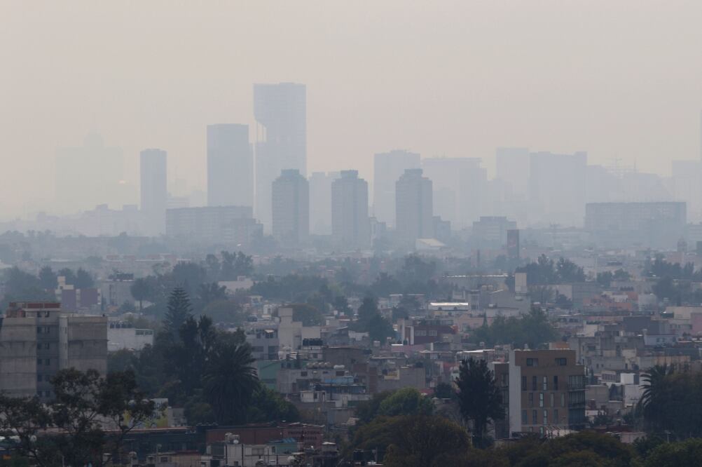 De acuerdo con expertos ambientales, cuando la calidad del aire es extremadamente mala, se mantiene la contingencia fase I. (CARLOS MEJÍA. EL UNIVERSAL)