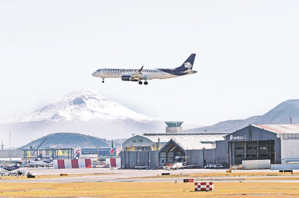 El rector de la UNAM, Enrique Graue, destacóel planteamiento del gobierno capitalino para impulsar la innovación en los terrenos del aeropuerto. (ARCHIVO EL UNIVERSAL)