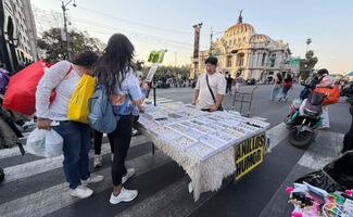 Comerciantes informales y artesanos bloquean Eje Central Lázaro Cárdenas; exigen espacios para vender su mercancía