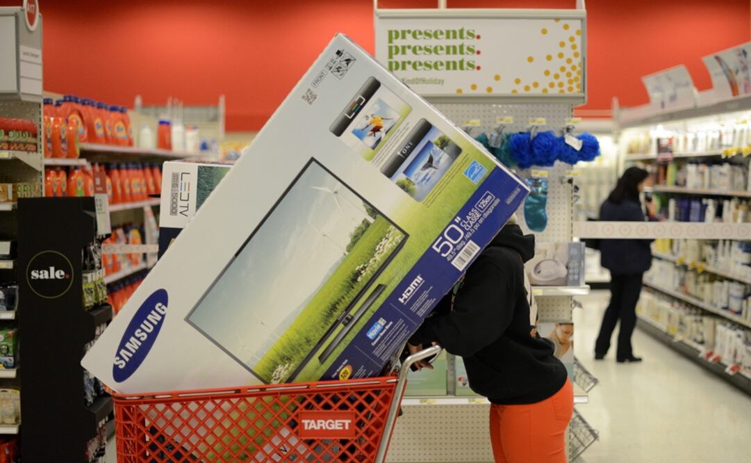 Posibilidades para efectuar compras de bienes durables, tales como televisor, lavadora y otros aparatos electrodomésticos disminuyó 1.2% mensual (Foto: EFE)