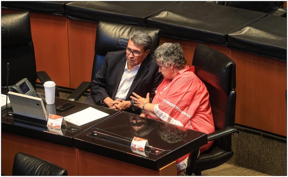 Ricardo Monreal en el Senado junto a Beatriz Paredes. Foto: Gabriel Pano/EL UNIVERSAL