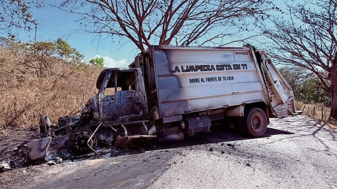 Pobladores dieron a conocer los daños causados en Aguililla durante las jornadas de violencia. Foto: Especial
