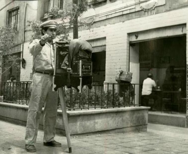 El uniforme color caqui de los organilleros también es tradicional y muy característico; sus uniformes los recibieron en las primeras décadas del siglo XX. Archivo EL UNIVERSAL.
