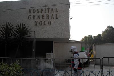 Desinfectan inmediaciones del Hospital General Xoco por Covid-19