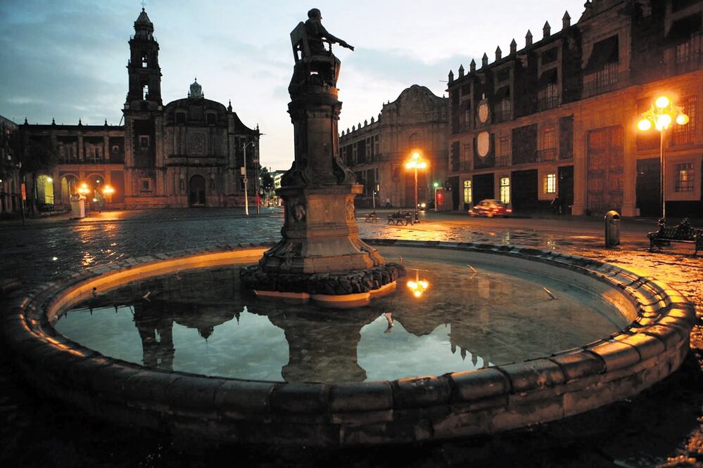 Uno de los lugares que se visitarán en el recorrido Crónicas de fantasmas será la Plaza de Santo Domingo / Foto: Archivo El Universal