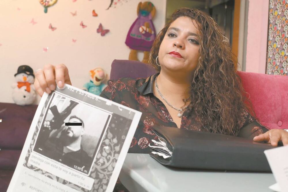 Liliana relata que la violencia de José Luis comenzó cuando supo que ella estaba embarazada de una niña y no de un niño. La mujer ha solicitado órdenes de restricción, pero afirma que su expareja no las obedece. Foto/GERMÁN ESPINOSA. EL UNIVERSAL