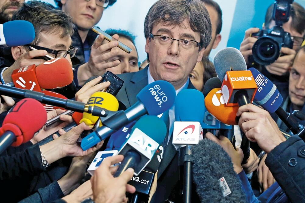 A contrarreloj. La sesión de investidura de Carles Puigdemont como presidente de Cataluña debe celebrarse antes del 31 de enero (JOHN THYS. AFP)