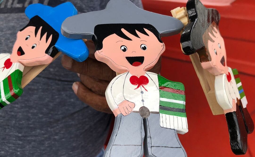 Todas las piezas de don Joaquín Sarabia son hechas y pintadas a mano en su taller en Nezahualcóyotl, Edomex, por lo que, con una amplia sonrisa, asegura su calidad. Foto: Atenea Campuzano / EL UNIVERSAL