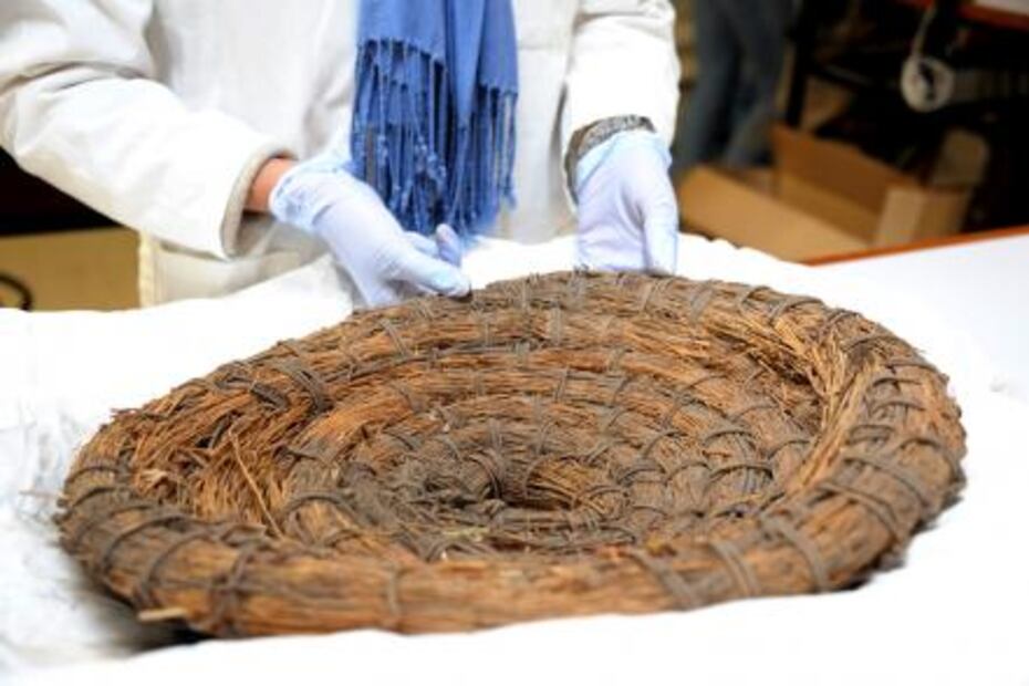 Restauran objetos mortuorios de una cueva en Chihuahua