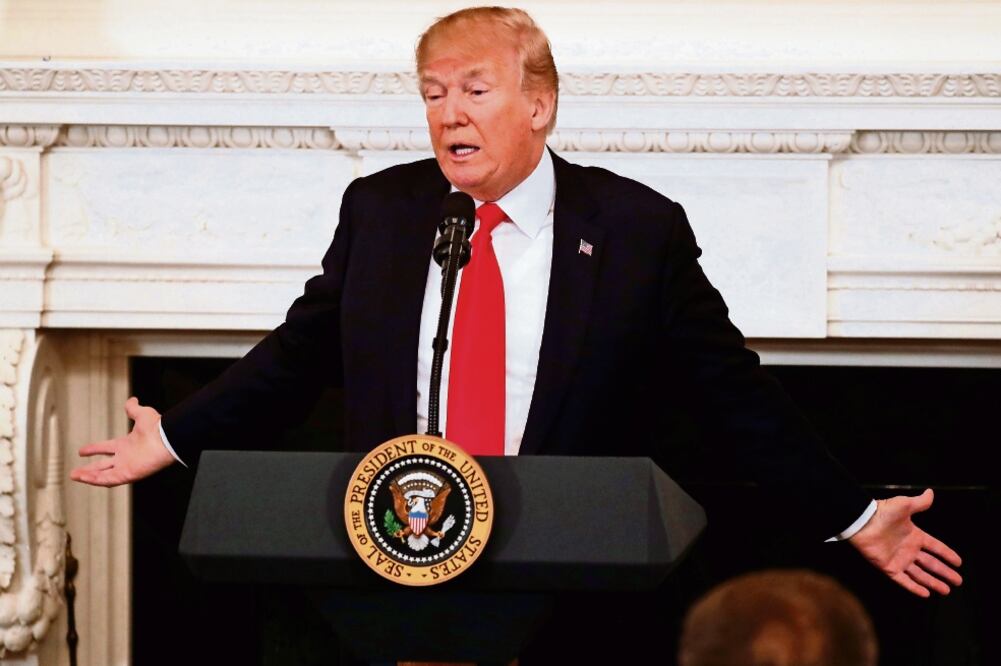 El presidente Donald Trump lamentó ayer la decisión de la Corte Suprema. ”Veremos qué pasa ahora”, dijo. (JONATHAN ERNST. REUTERS)