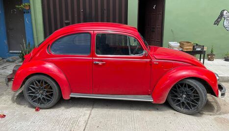 Pone en venta su vocho para ir al Mundial de Karate