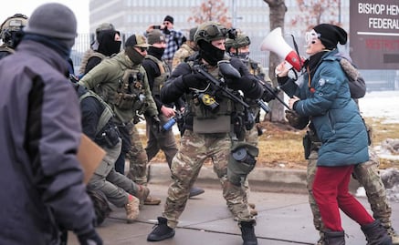 Crece la tensión en Minneapolis por muerte de mujer