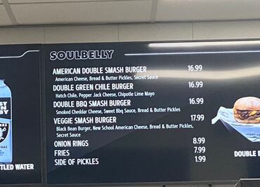 Canelo Álvarez vs Terence Crawford: ¿Cuánto cuestan las bebidas y alimentos en el estadio Allegiant?