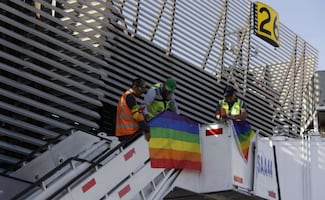 Aterriza en México un “vuelo arcoíris” proveniente de París; busca visibilizar lucha contra discriminación LGBT+