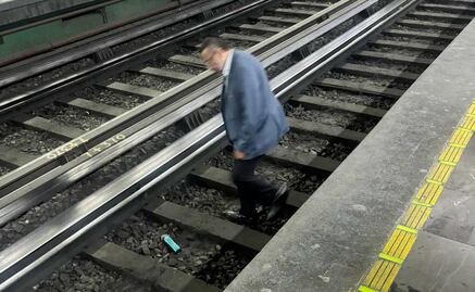 Metro exhorta a usuarios a evitar caída de objetos a las vías; este martes retiraron 3 artículos en 2 líneas