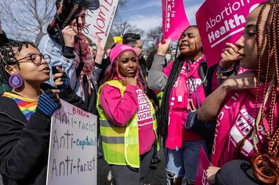 Corte Suprema de EU anula decisión que restringe acceso a píldora abortiva