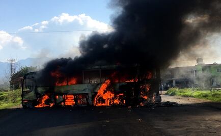 Cesan a mandos policiales tras bloqueo de normalistas en Morelia