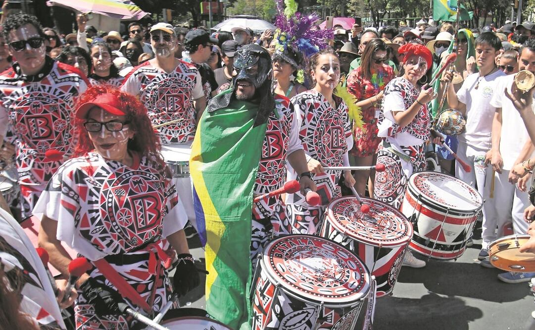 A ritmo de la tradicional música de la Amazonia, una comitiva de autoridades del consulado brasileño encabezó la celebración. Foto: Carlos Mejía / EL UNIVERSAL