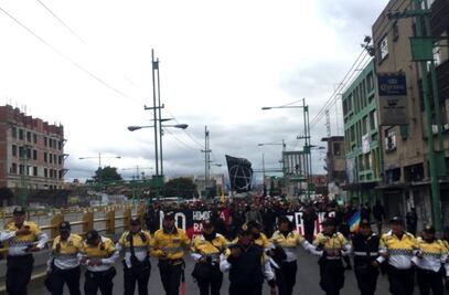 Marchan jóvenes al Centro Histórico capitalino