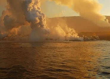 Hace erupción volcán La Cumbre en la isla Fernandina de Galápagos