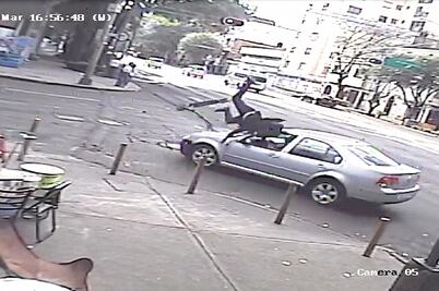 Scooters no pueden circular sobre las banquetas: Semovi