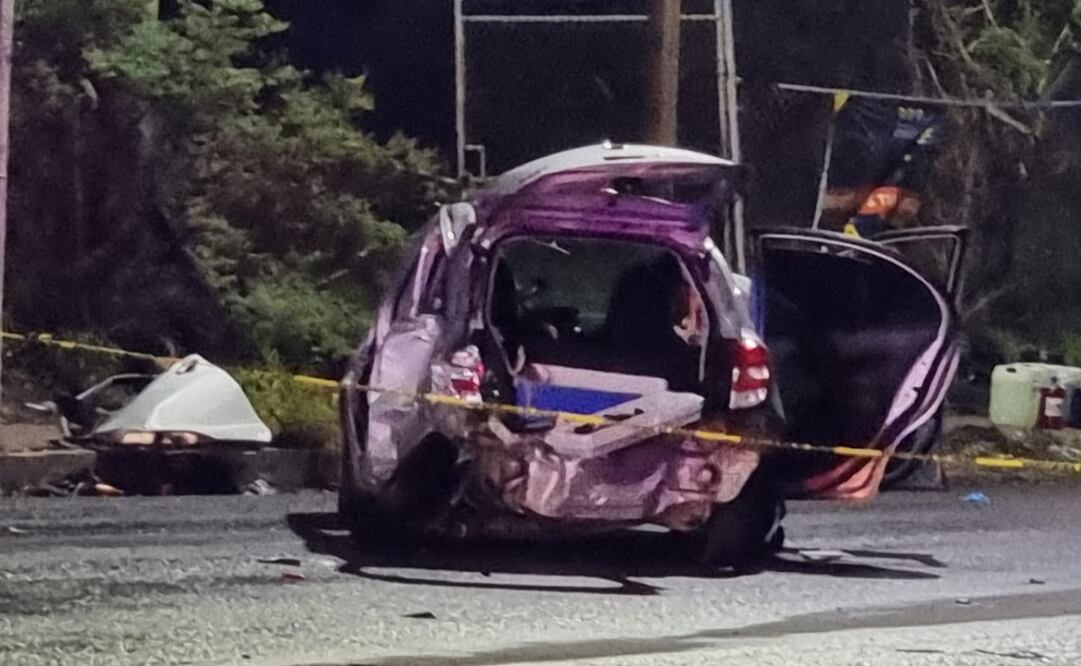 En el auto particular viajaban cuatro miembros de una familia donde una menor de 11 años de edad falleció a causa del fuerte impacto, y un padre con sus dos hijos quedaron lesionados. Foto: Especial