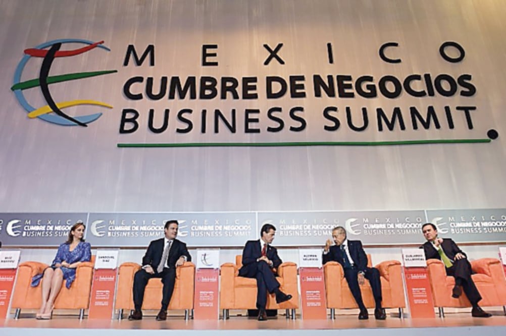 El gobernador de Jalisco, Aristóteles Sandoval; el presidente Enrique Peña Nieto, y el empresario Miguel Alemán, entre otros de los participantes de la cumbre (ESPECIAL)